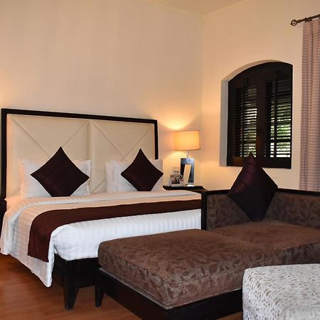 รามาดา พลาซา บาย วินด์แฮม การาจีแอร์พอร์ต โฮเต็ล Hotel ภายนอก รูปภาพ A bedroom at the resort