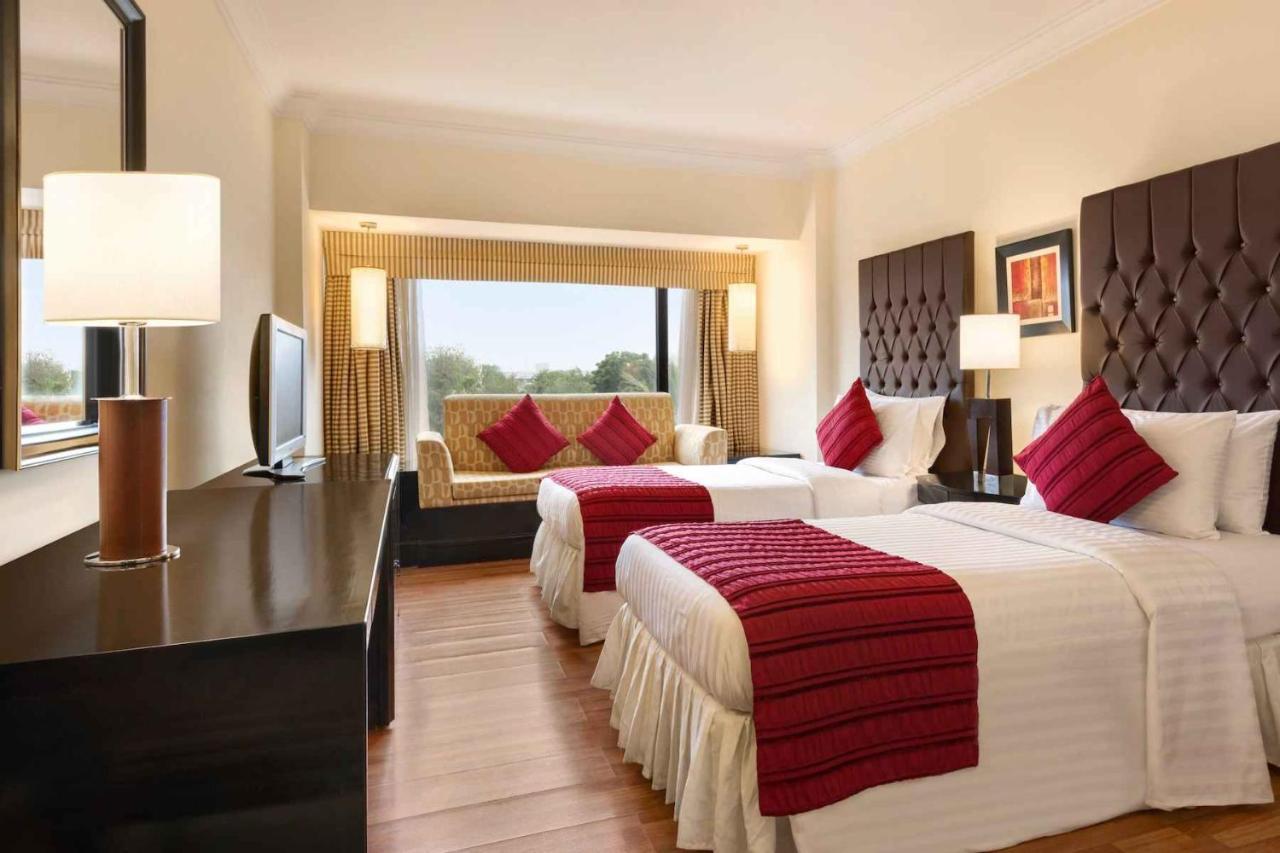 รามาดา พลาซา บาย วินด์แฮม การาจีแอร์พอร์ต โฮเต็ล Hotel ภายนอก รูปภาพ A room at the hotel
