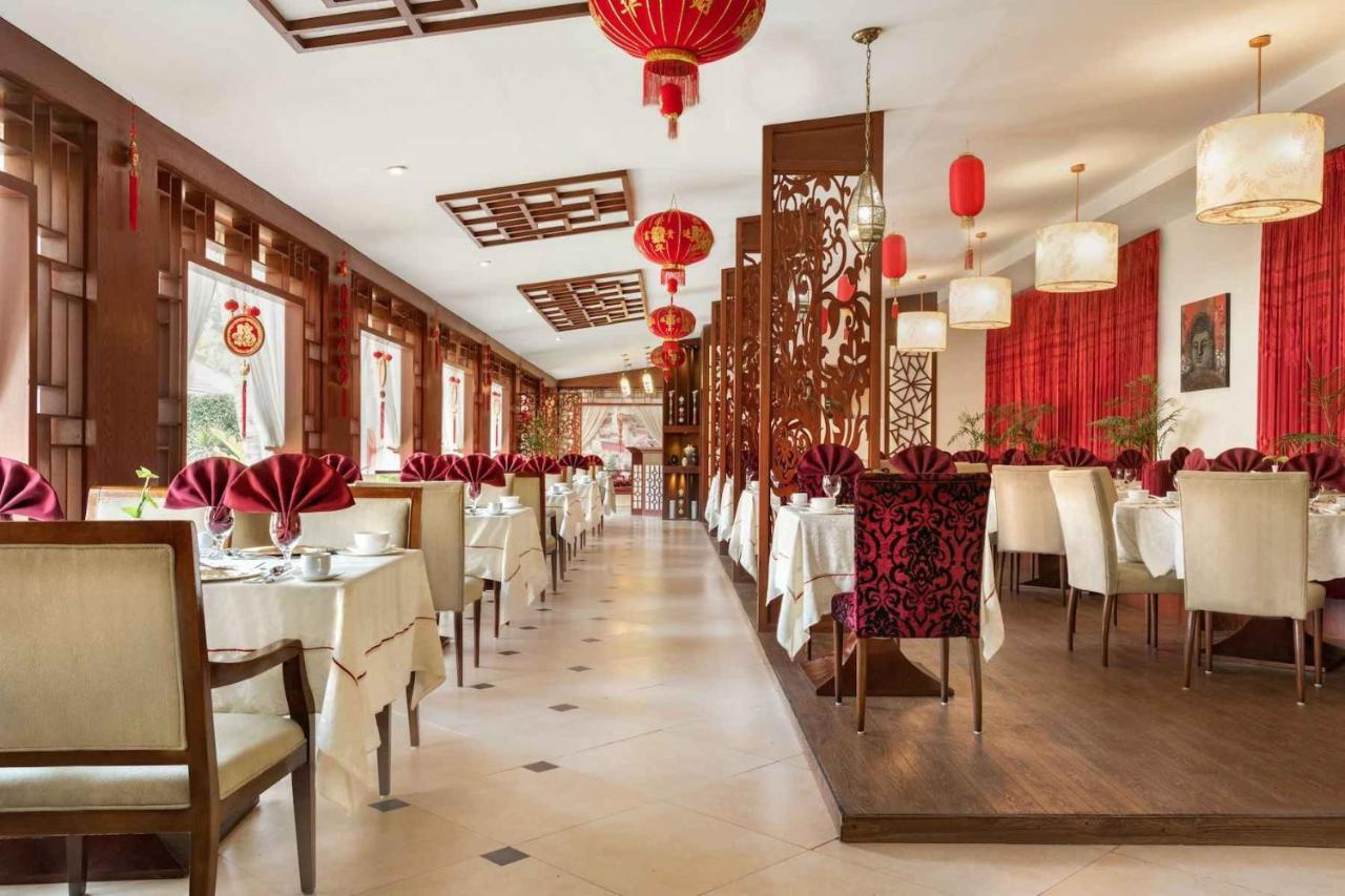 รามาดา พลาซา บาย วินด์แฮม การาจีแอร์พอร์ต โฮเต็ล Hotel ภายนอก รูปภาพ The interior of a restaurant in Beijing